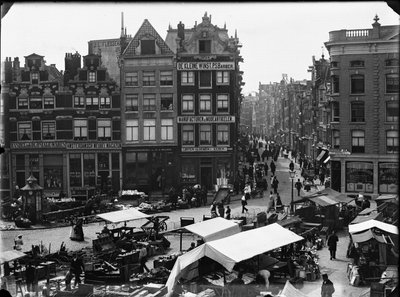 Nieuwmarkt 19-27 by Jacob Olie